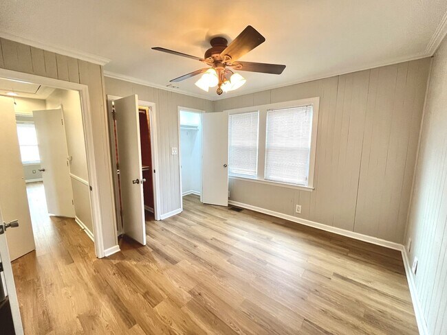 Building Photo - 907 Idlewild Dr