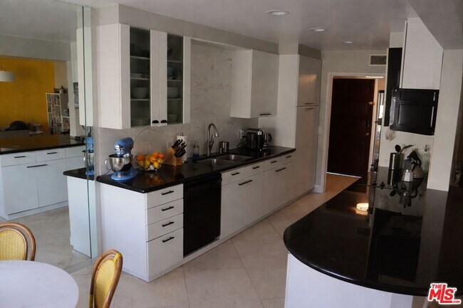 Building Photo - 5301 Balboa Blvd