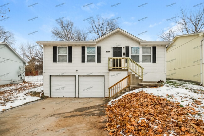 Primary Photo - 1927 Jackson Ave