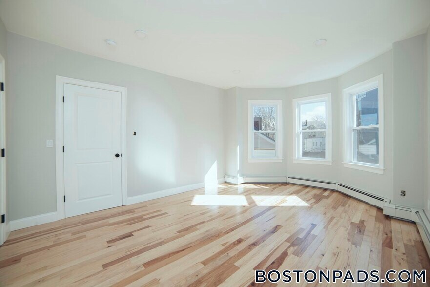 Building Photo - 10 Duffley Ct