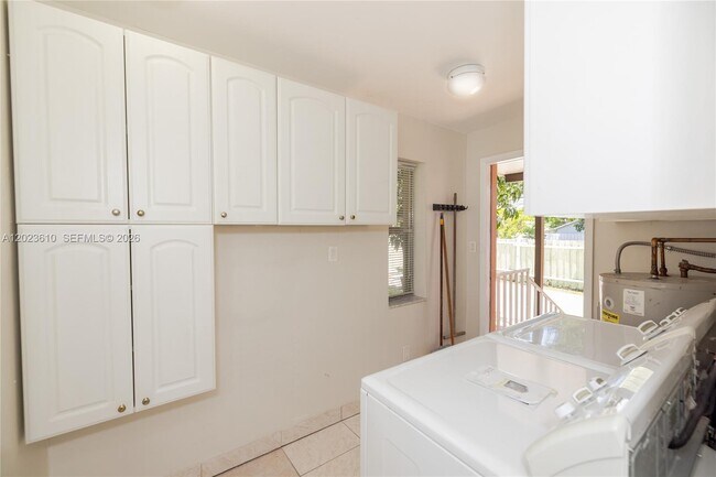 Building Photo - 540 SW 60th Ave