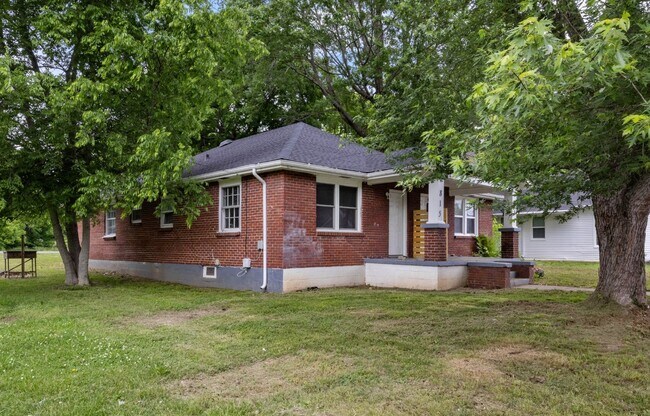 Building Photo - 815 Stafford St