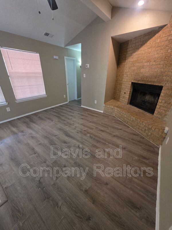 Building Photo - 4412 St Andrews Dr