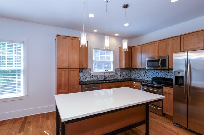 Building Photo - 3186 Parthenon Ave