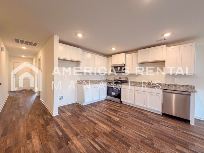 Building Photo - Coming Soon! Available to view NOW!!! Comfortable and Bright Tuscaloosa Home