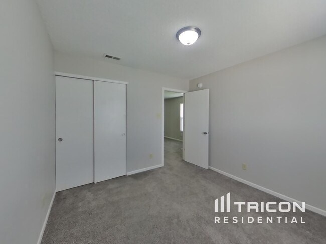 Building Photo - 2604 Woodfield Blvd