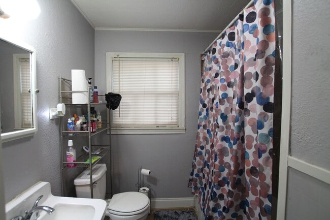 Building Photo - Coming Soon! 3 Bed 2 Bath Home! Large Corner Lot!