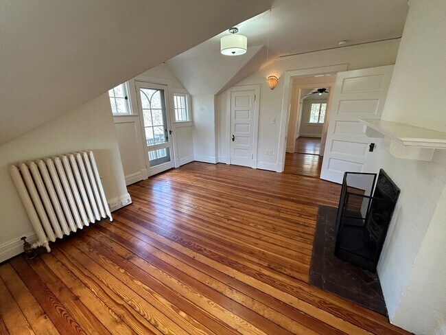 Building Photo - North AVL -  Renovated Arts & Crafts Cottage