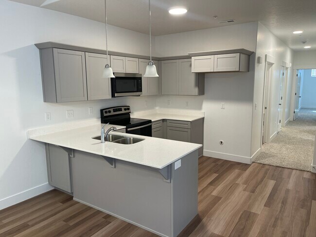 Building Photo - 1385 N 3830 W