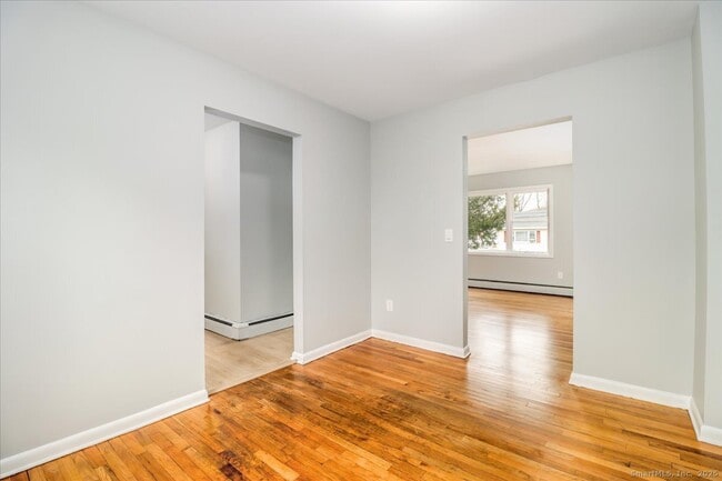 Building Photo - 32 Pleasant St