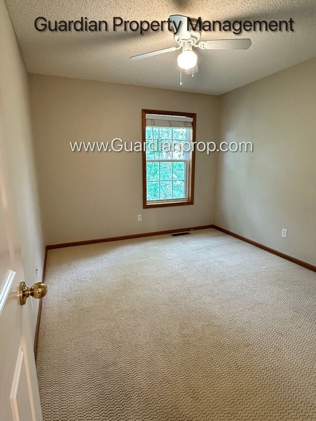 Building Photo - Hopkins Single Family Home, 2 Car Garage, ...