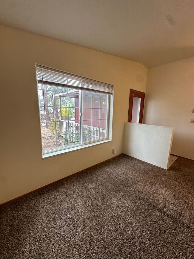 Building Photo - Three bedroom Westside home near OSU Casca...