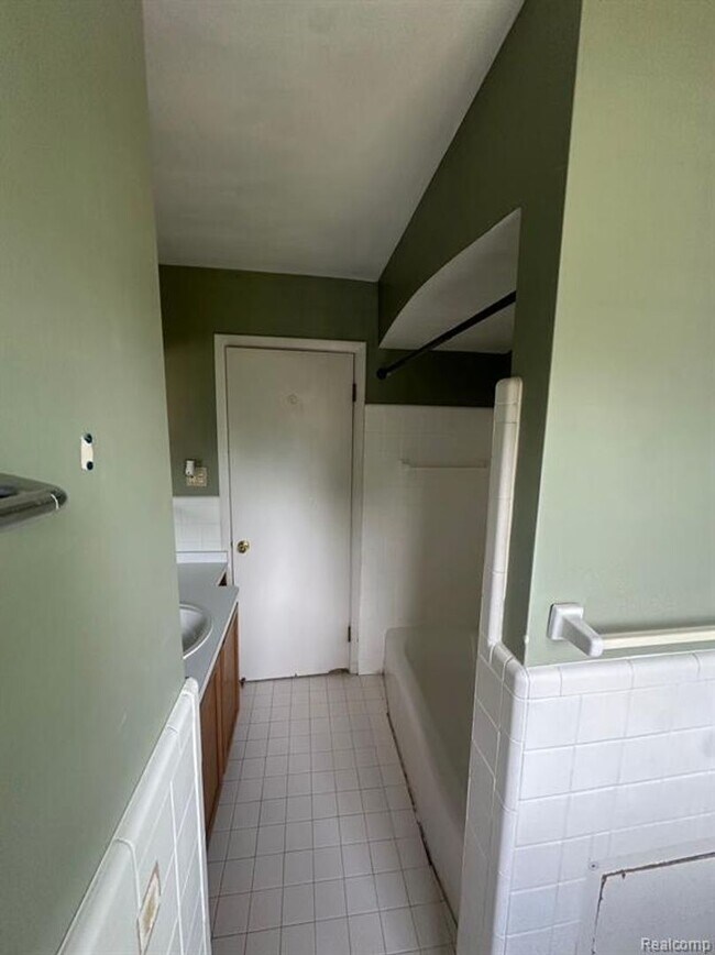 Building Photo - 487 N Eton St