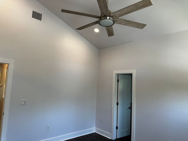 Building Photo - TX-AUS-113DEN