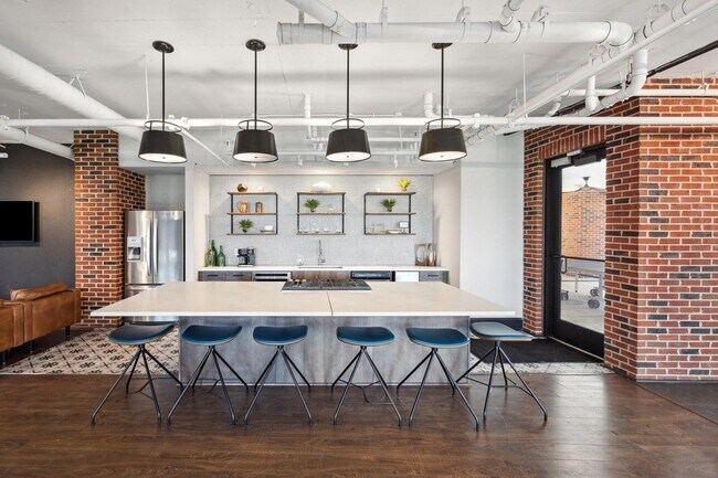 Building Photo - 601 Meeting St