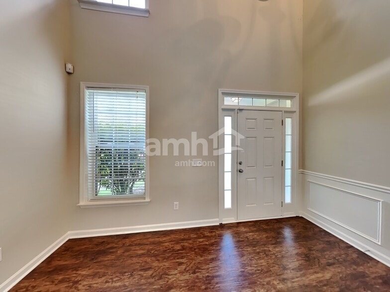 Building Photo - 5 Horseshoe Ln