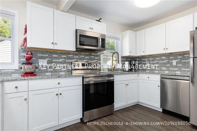Building Photo - 736 S Cherry St