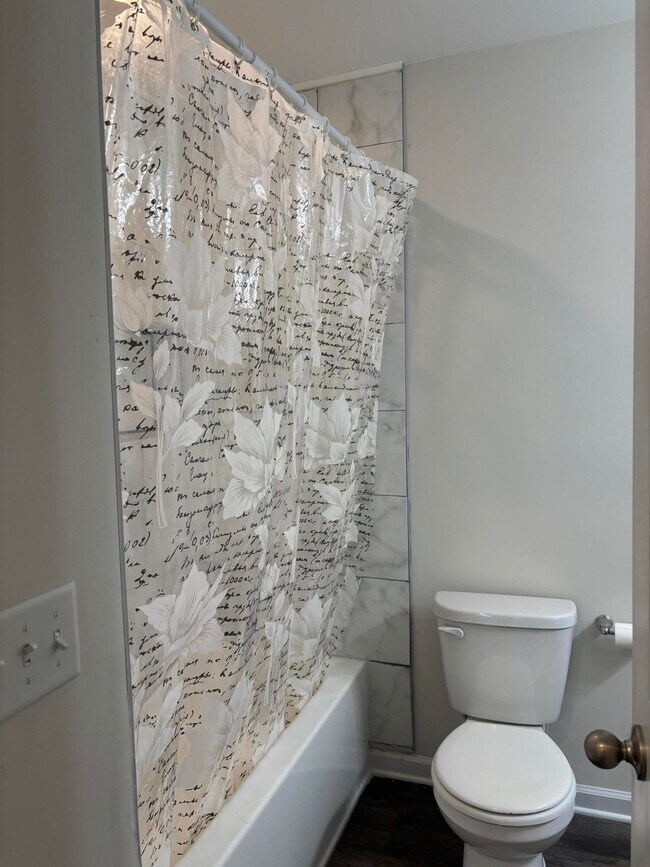 Building Photo - 335 Niblick Dr