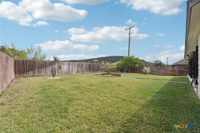 Building Photo - 3303 Vineyard Trail