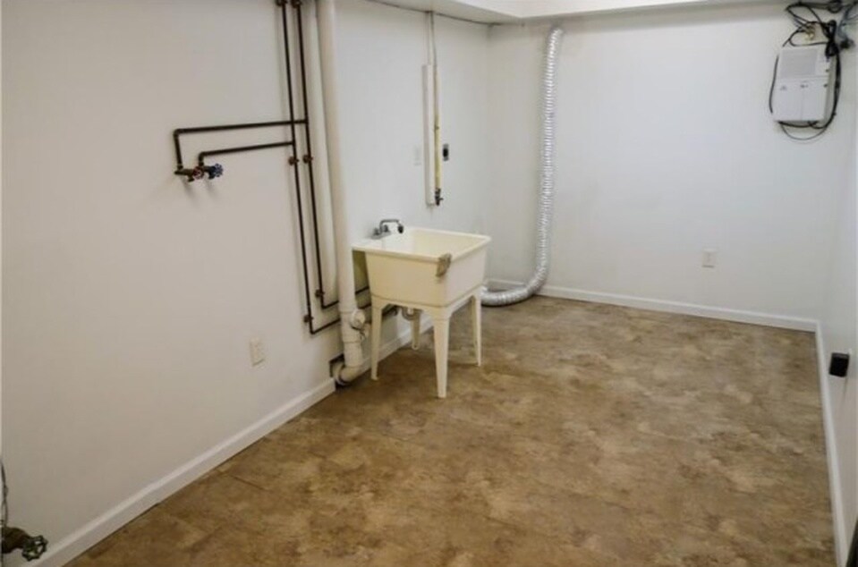 Building Photo - 20 E Amanda Ave