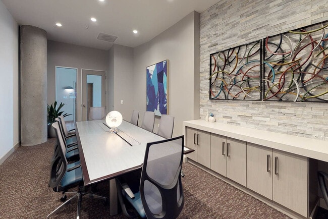 Building Photo - 355 Berry St