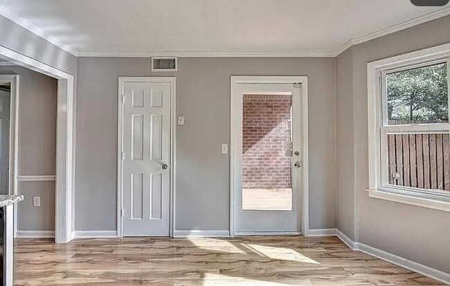 Building Photo - 871 Lenox Oaks Cir NE