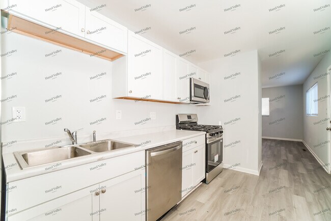 Building Photo - 1336 Southfield Dr S