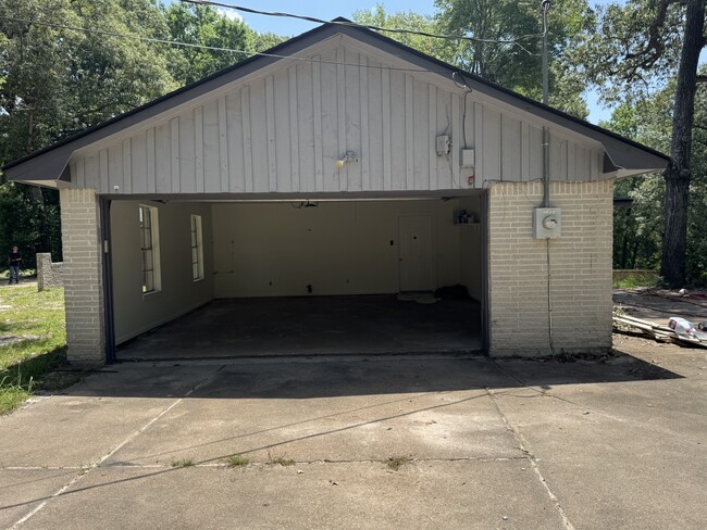 Building Photo - 1405 Fish Hatchery Rd