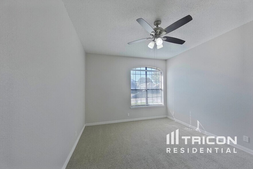 Building Photo - 1121 Cypress Ln