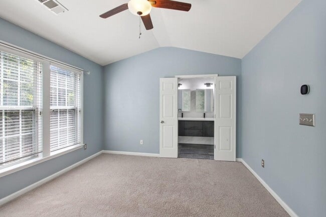 Building Photo - 3563 Views Trce