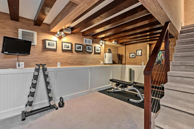 Building Photo - Prestigious Ocean View Retreat – Fully Rem...