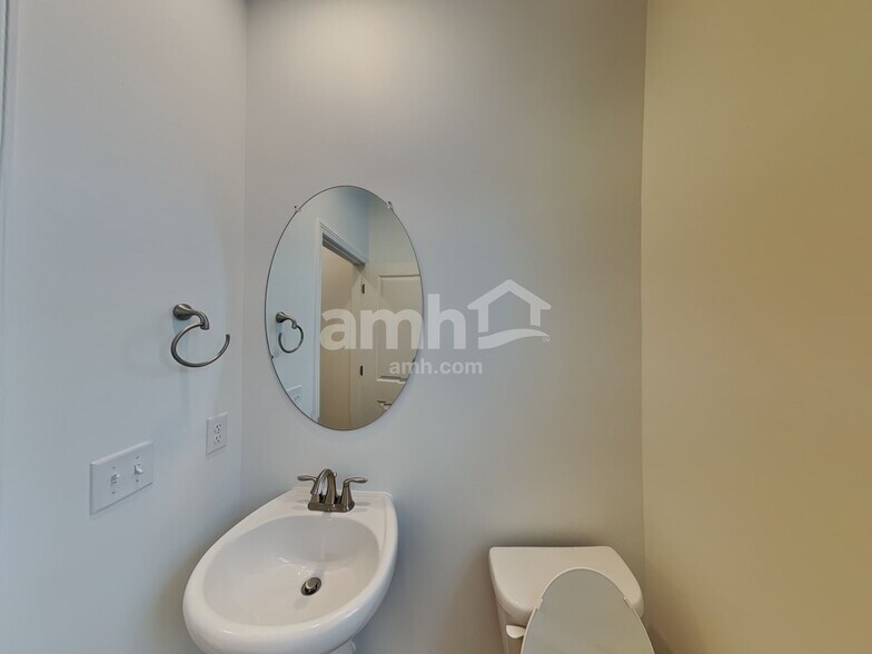 Building Photo - 8465 Northpoint Dr