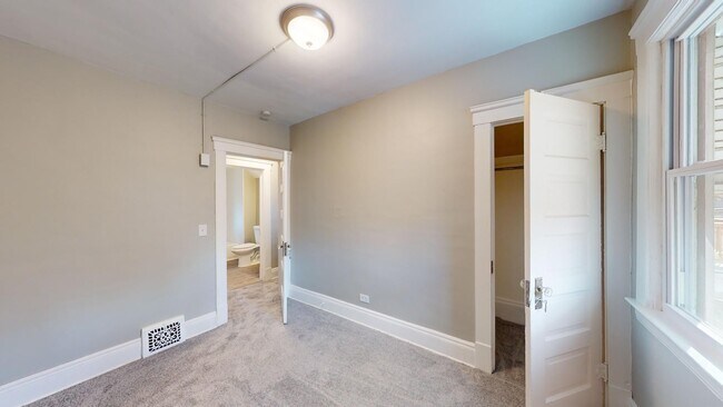 Building Photo - 3 Bed / 1 Bath in Cleveland!
