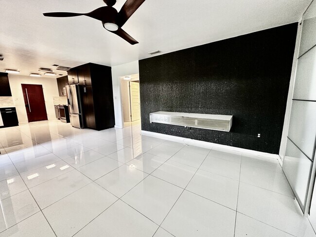 Building Photo - 7210 Seminole Dr