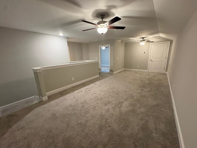 Building Photo - LUXURY TOWNHOME  IN THE CENTER OF MANCHESTER!