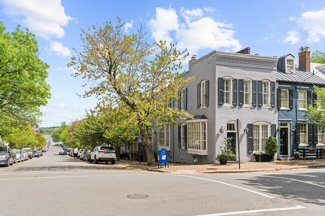 Building Photo - 400 S Lee St