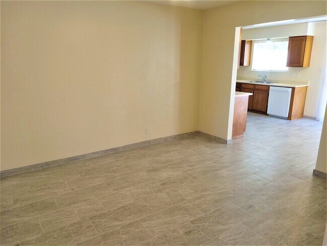 Building Photo - 4 BEDROOM 3 BATHROOM HOME IN THE VIBRANT C...