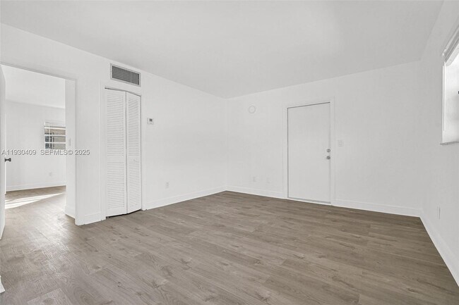 Building Photo - 8295 NE Miami Ct