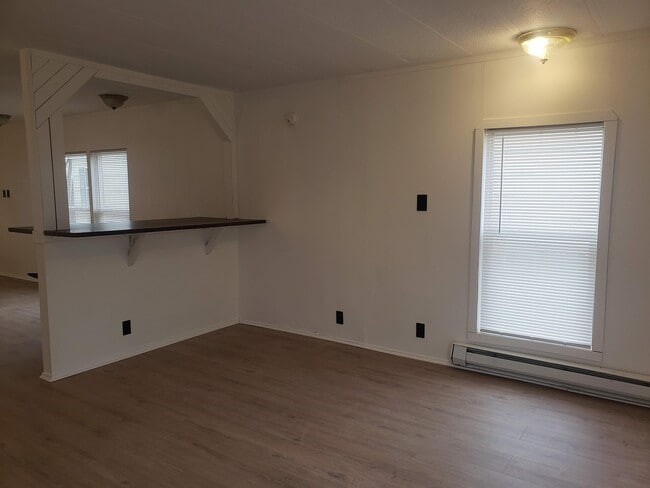 Building Photo - 619 1st Ave