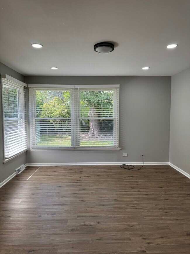 Building Photo - 17206 Elm Dr