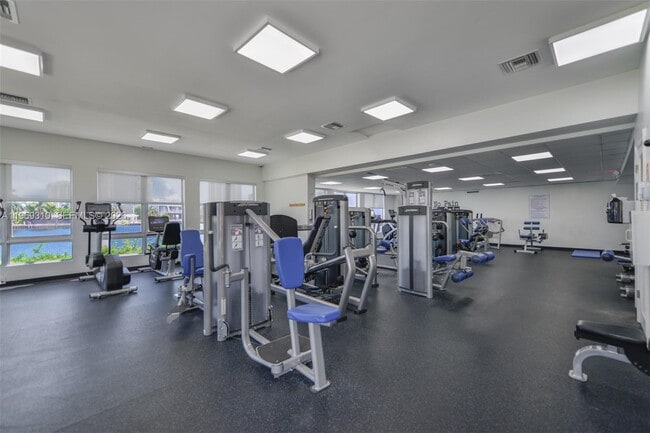 Building Photo - 19195 NE 36th Pl