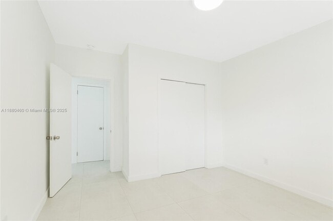 Building Photo - 6930 Rue Versailles Dr