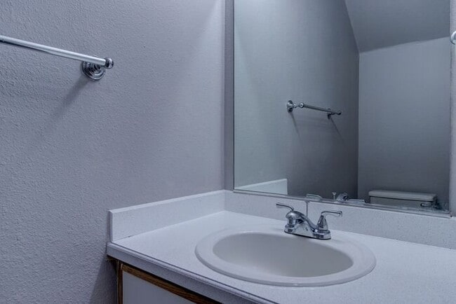 Building Photo - 2 bedroom unit. Pets OK! Lots of upgrades!...