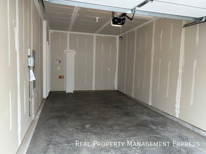 Building Photo - BRAND NEW 2 bedroom, 1.5 bathroom townhome