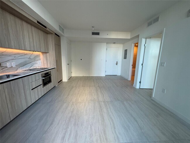 Building Photo - 77 SE 5th St