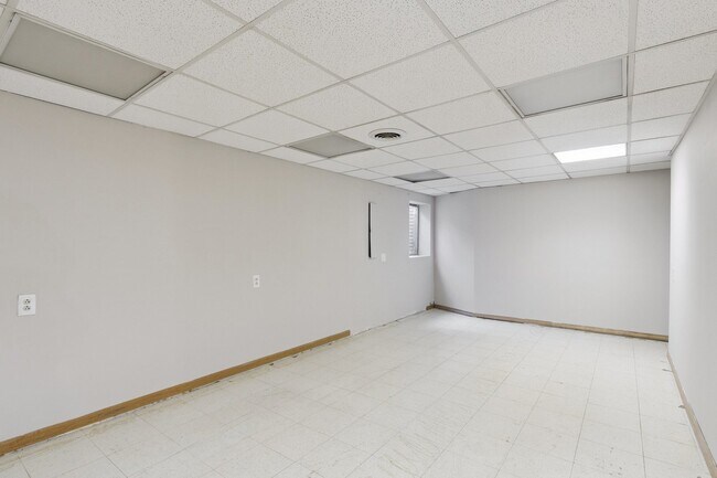 Building Photo - 3403 Green Pastures Ln