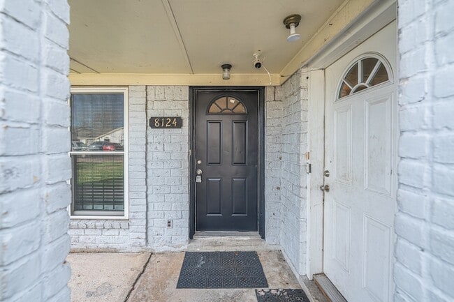 Building Photo - 8124 Beech Cove Ln