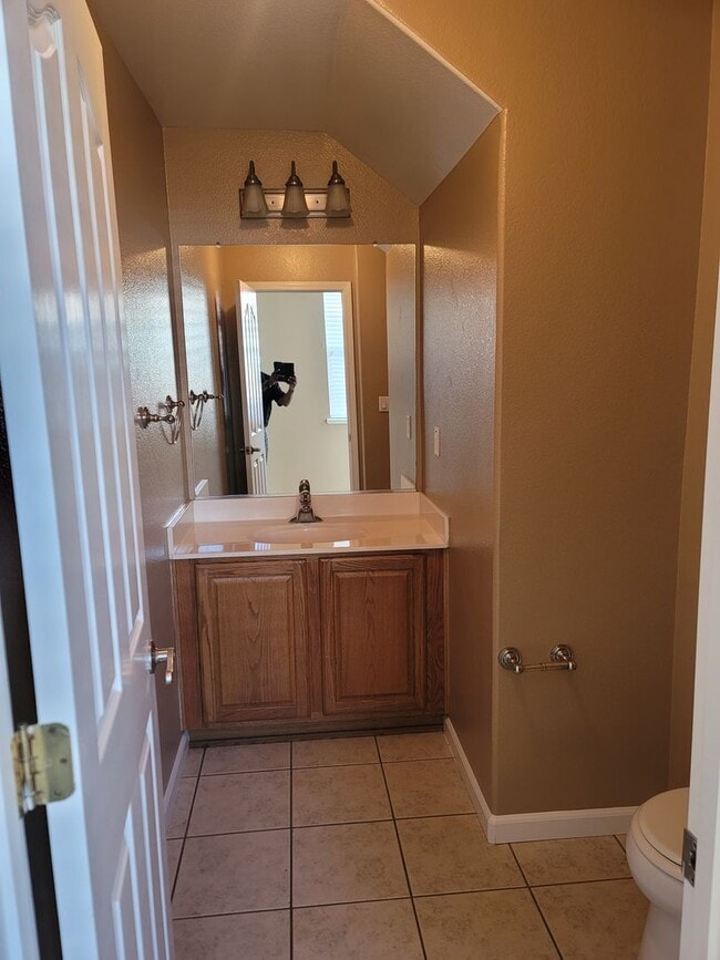 Building Photo - North Natomas-  NEWLY REMODELED
