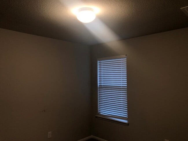 Building Photo - 3504 Blazeby Dr