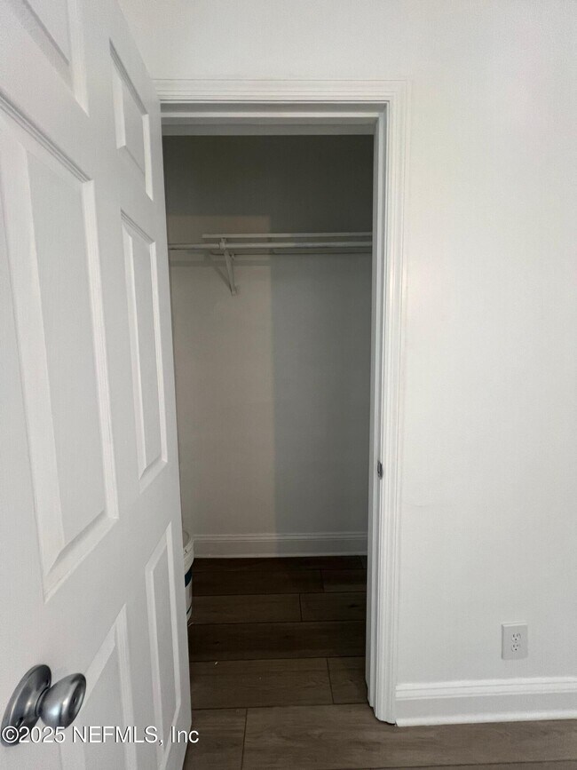 Building Photo - 1789 River Rd